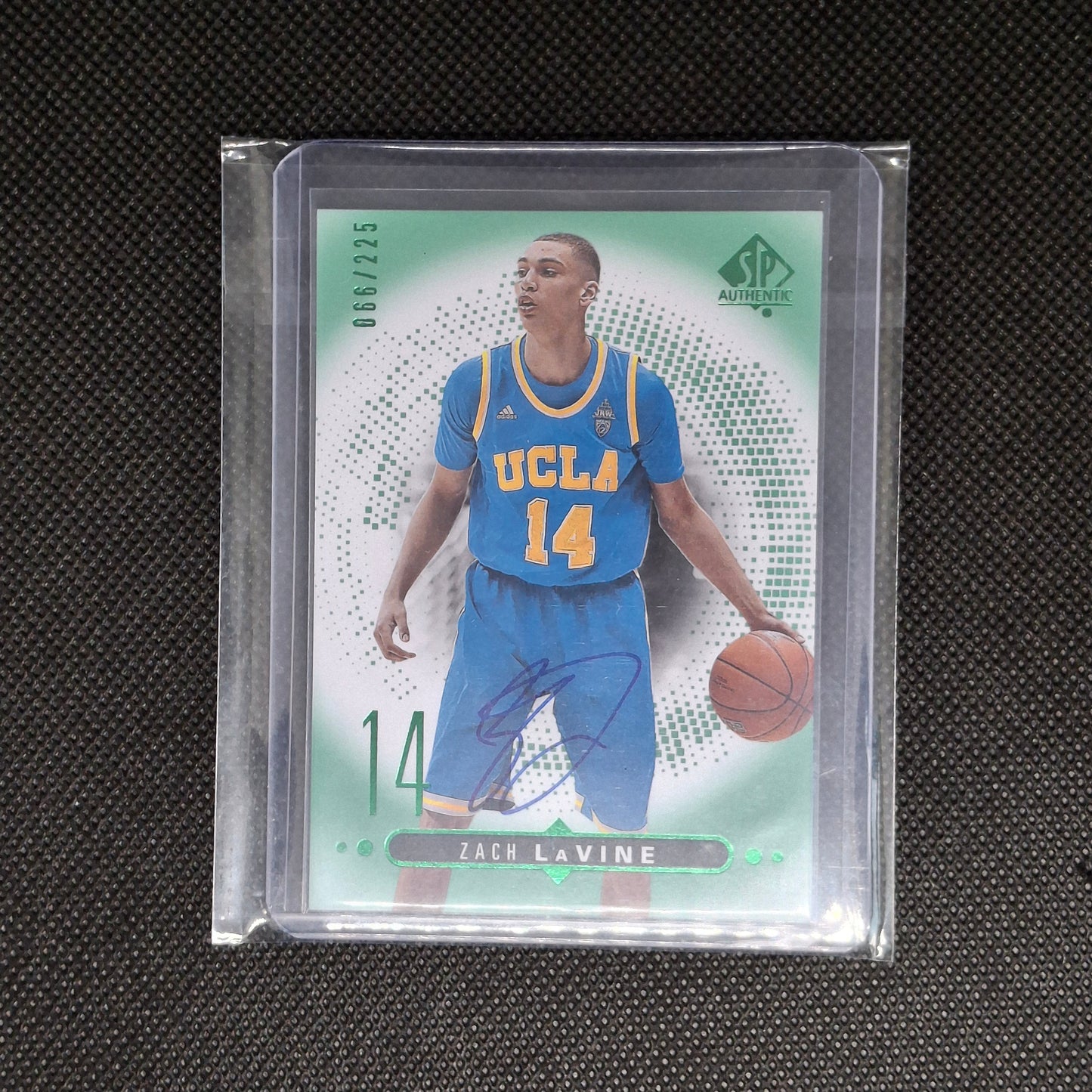 ZACH LAVINE 2014-15 Upper Deck SP Authentic Auto /225 On Card